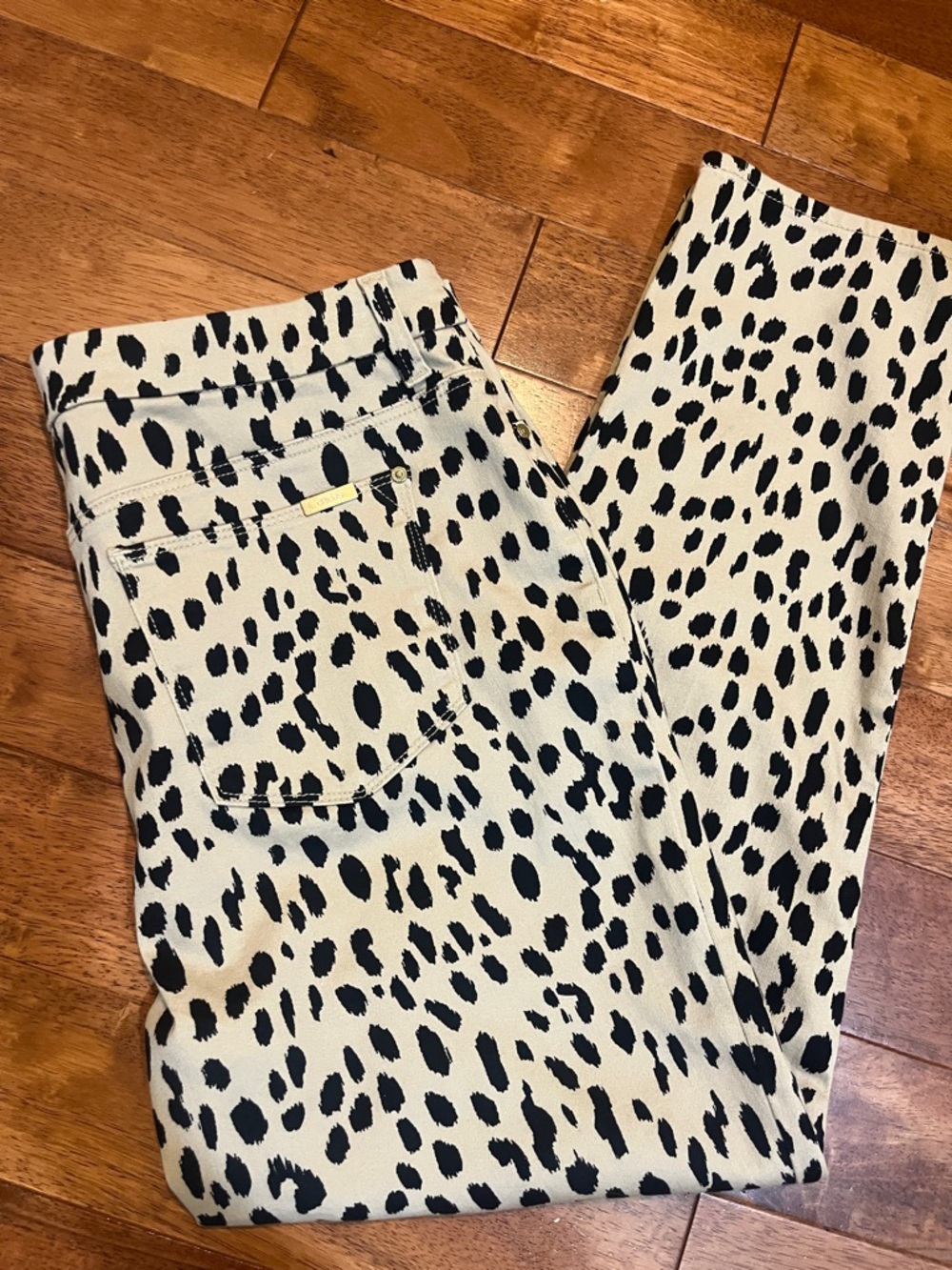Chico's So Slimming Girlfriend Slim Leg - Beige Cheetah print. Size 12R - Picture 4 of 6